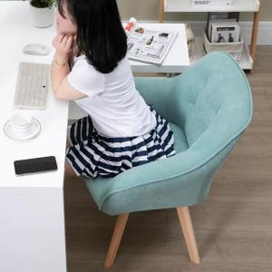Moderne fluwelen draaibare fauteuil met stevige houten poten, stijlvolle accentstoel voor kleine ruimtes (blauw)
