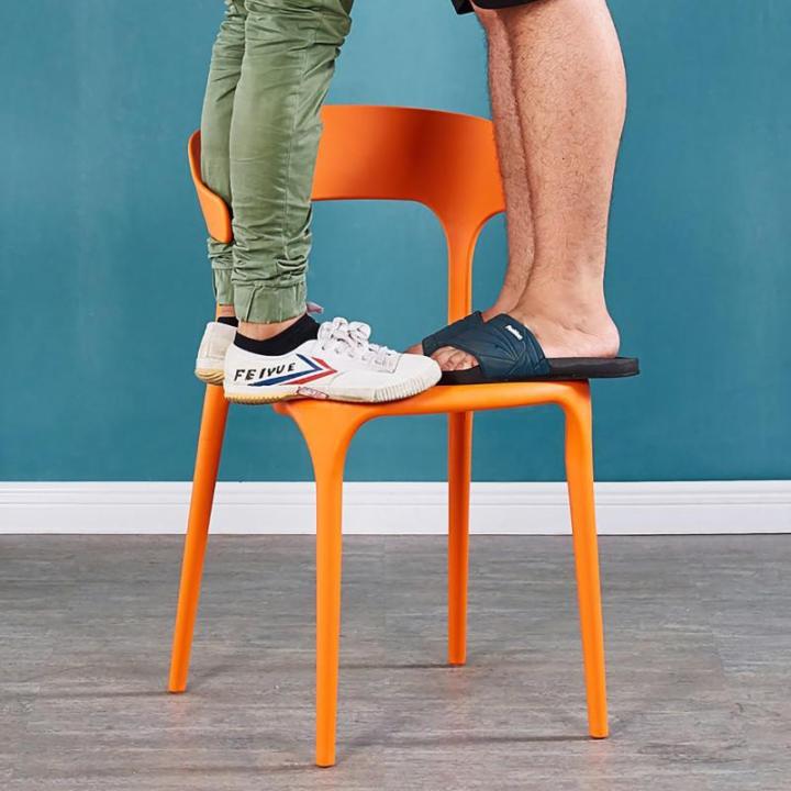 Draagbare Stapelbare Plastic Event Stoel met Rugleuning 600LB Gewicht Capaciteit Lounge Stoel voor Keuken & Eetkamer Flexibele Zitplaatsen D40x47x75cm (16x19x30")