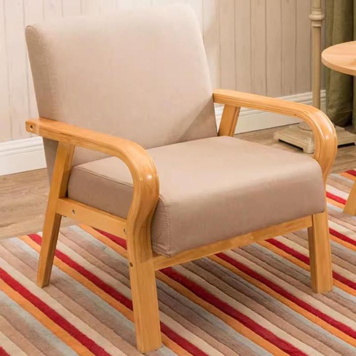 Moderne bankstoel met metalen frame en dik zacht kussen voor woonkamer, slaapkamer, balkon