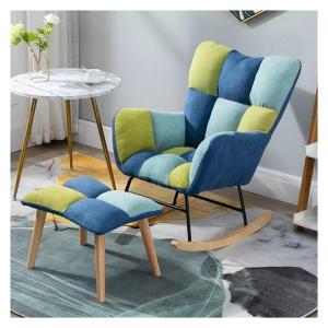 Moderne schommelstoel met voetenbank voor kinderkamer gestoffeerde zweefstoel met hoge rugleuning en armleuningen comfortabele accentstoel voor woonkamer blauw